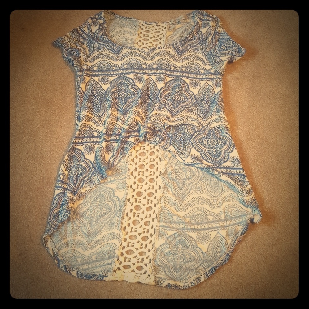 Lace detailed crop top